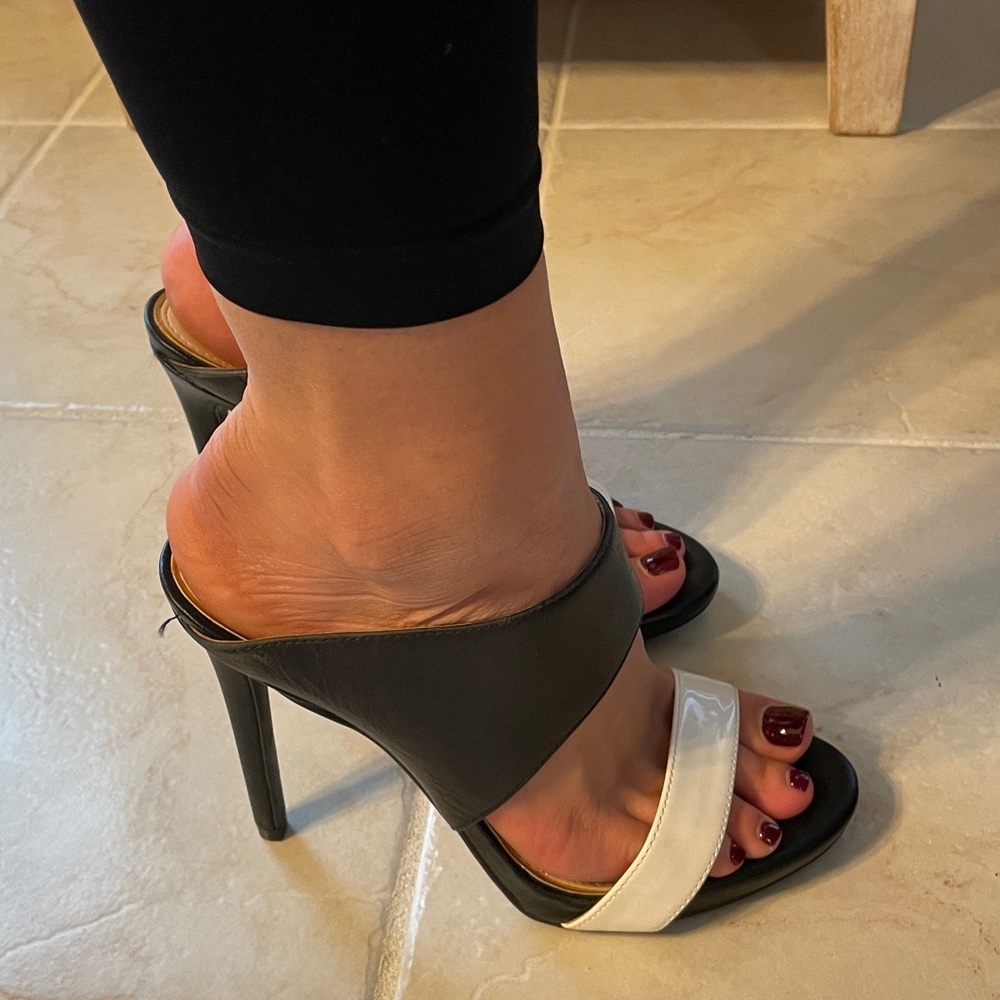Jessica Simpson Black and White Heels!